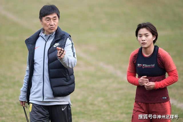 湖人举办科比雕像揭幕仪式 造型来自81分之夜